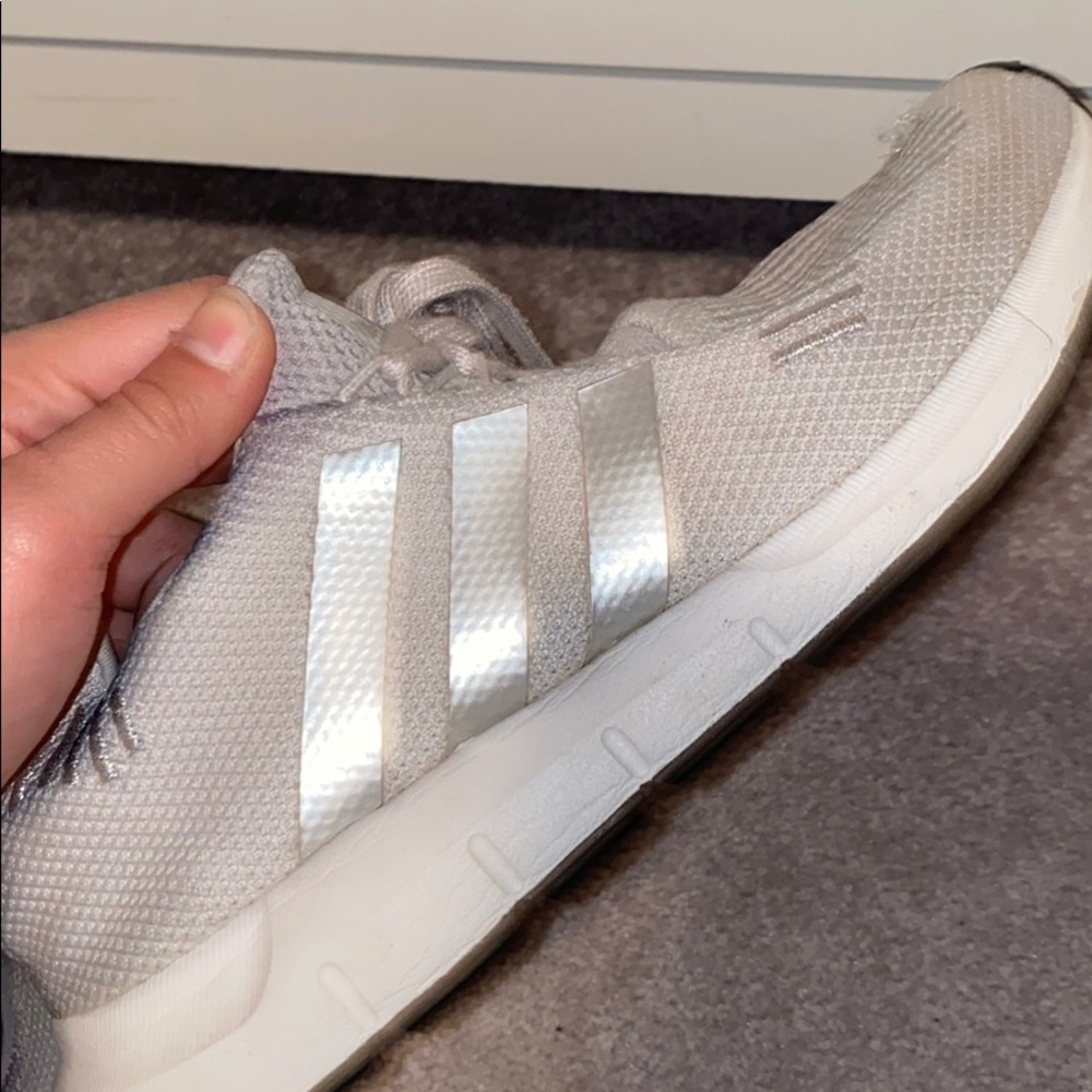 Grey sneakers !